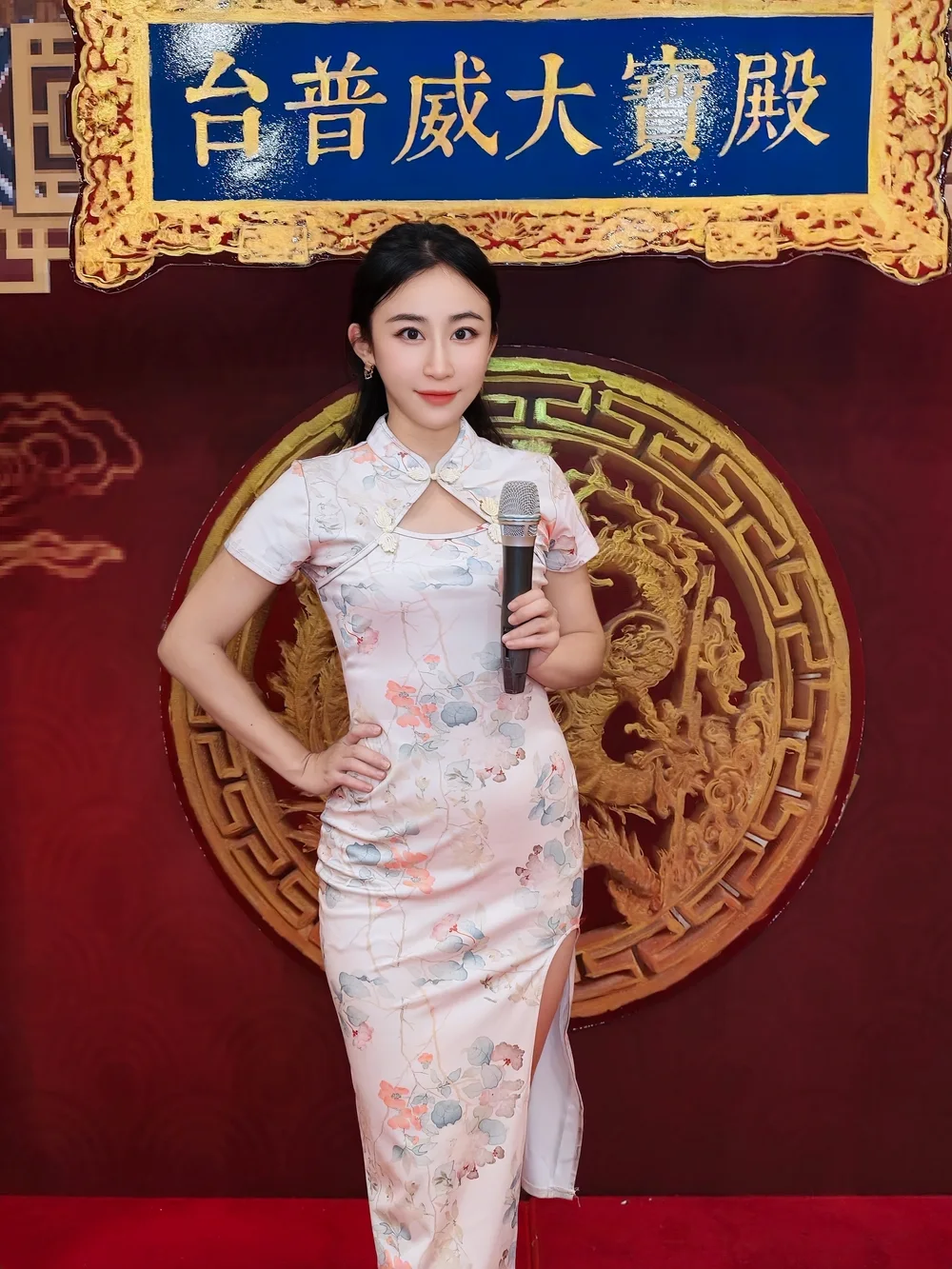 黃珮綸YAYA主持台普威中式旗袍尾牙